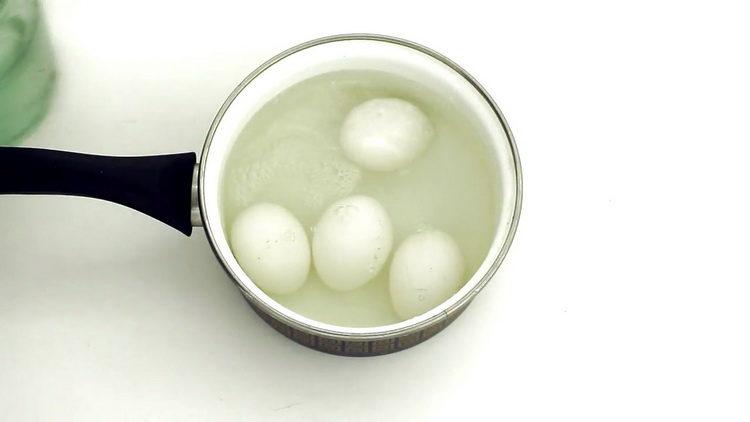 Cooking puff salad with chicken liver