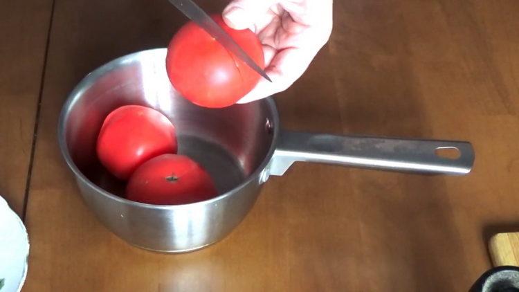 For cooking, chop the tomatoes