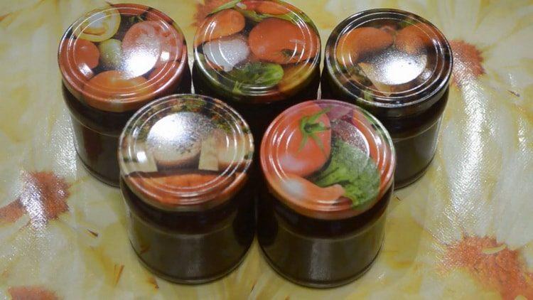 Delicious redcurrant sauce ready for meat