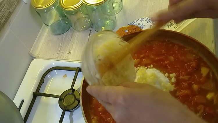 pour garlic into the pan