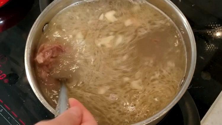 Prepare the broth for cooking