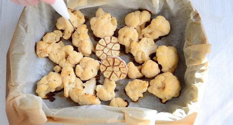 Bake the ingredients for cooking.