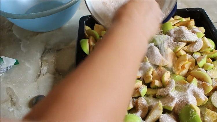 Mix the ingredients to cook.