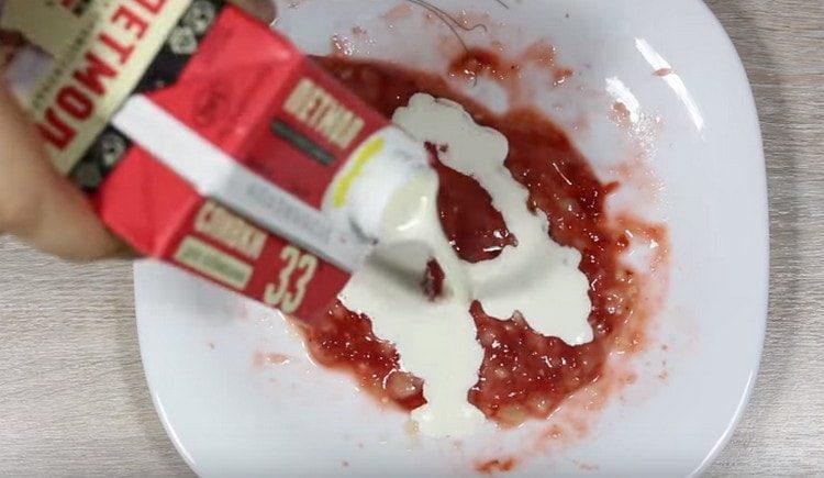 mix other fruits with cream in the same way.