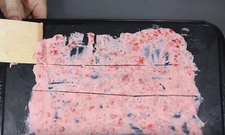 With a knife or spatula, divide the frozen ice cream into strips.