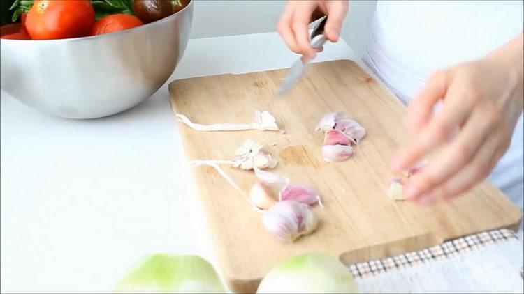 Cooking tomato puree soup