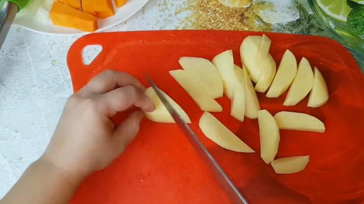 Fry the potatoes to cook