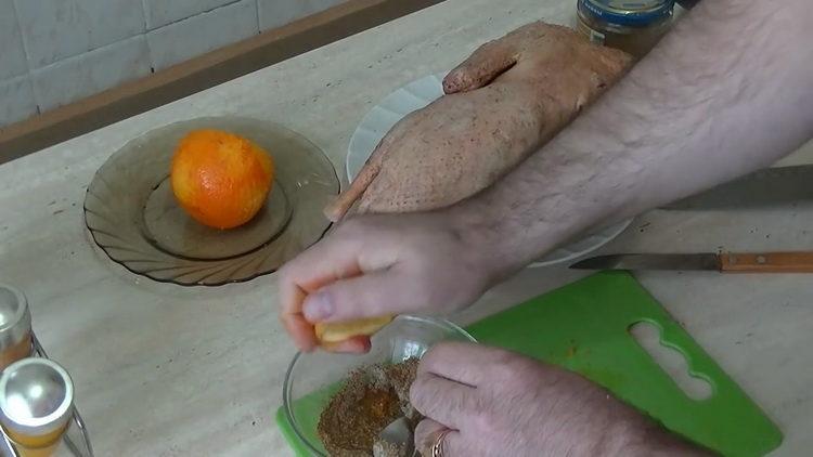 Mix the ingredients to cook.