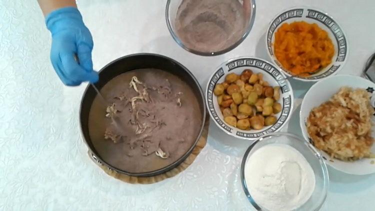 To make a cake, grease the cocoa mold