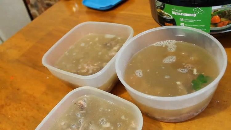 Pour meat into the broth for cooking