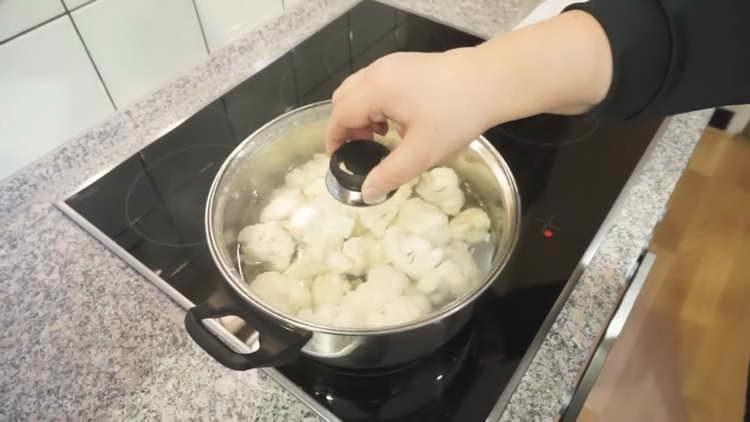 cook cabbage under the lid
