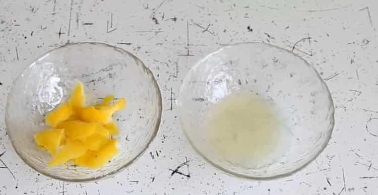 Mix the ingredients to cook.