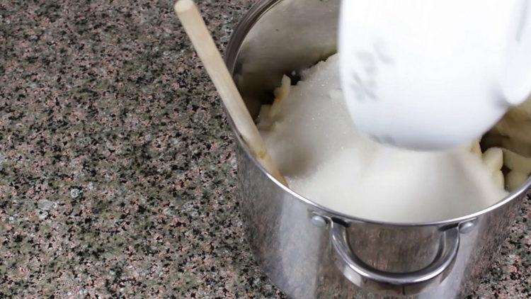 mix pears with sugar