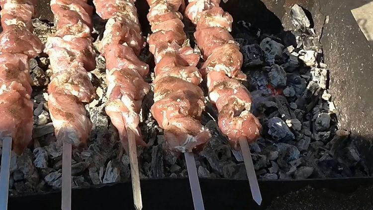 To cook, fry the meat