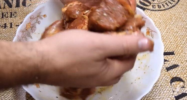 Mix the ingredients to cook.