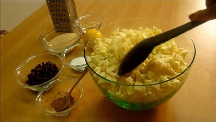 Cut apples for baking