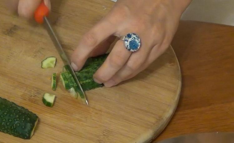 chop cucumbers