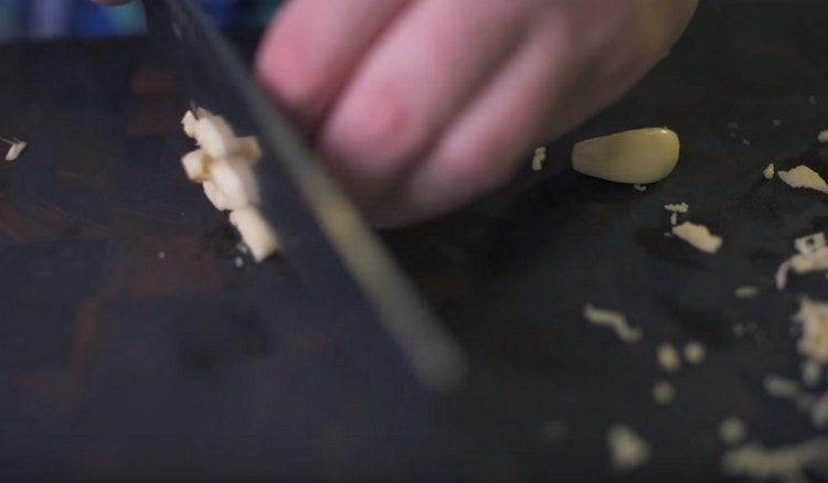 Finely chop the garlic.