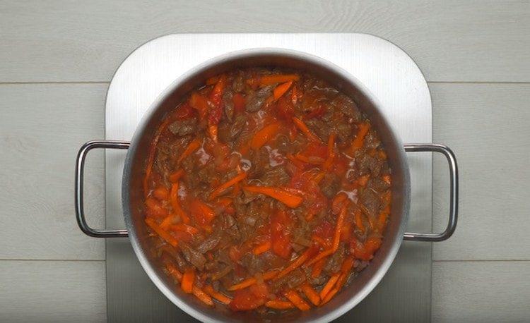 Add tomatoes to the pan to the meat.