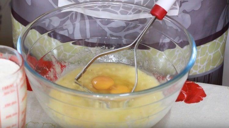 beat eggs in banana puree.