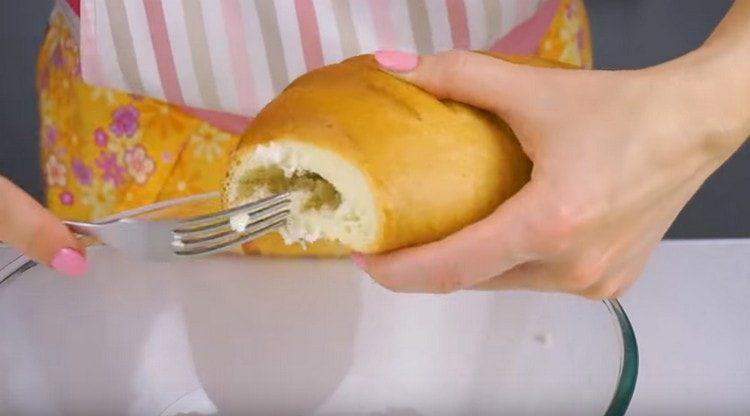 From the loaf we carefully cut the crumb.
