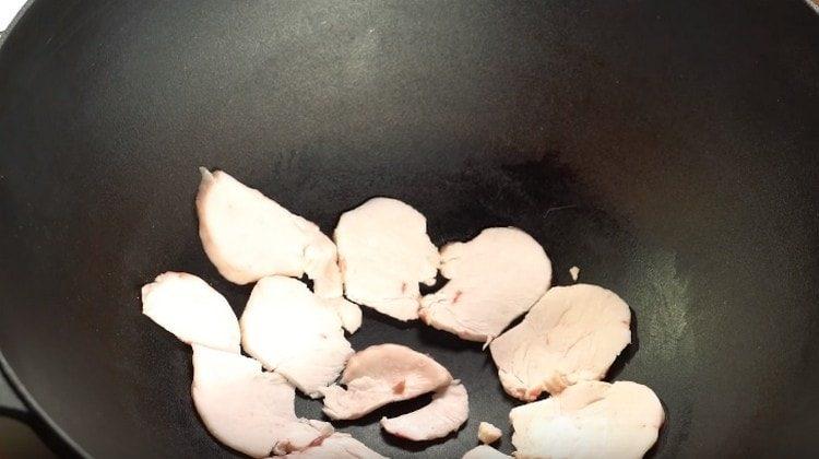 at the bottom of the cauldron, lay the fat tail fat sliced into slices.