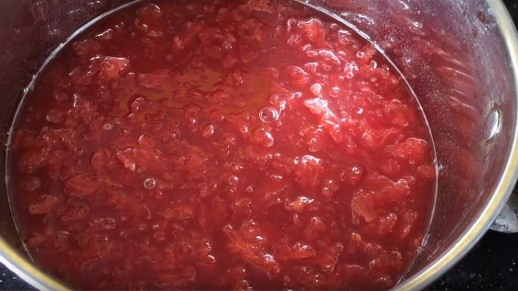 Bring the jam to a boil.