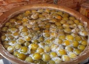 Delicious white plum jam: cook according to the recipe with a photo.