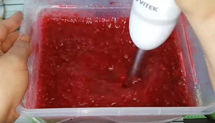 We interrupt the mass with a blender.