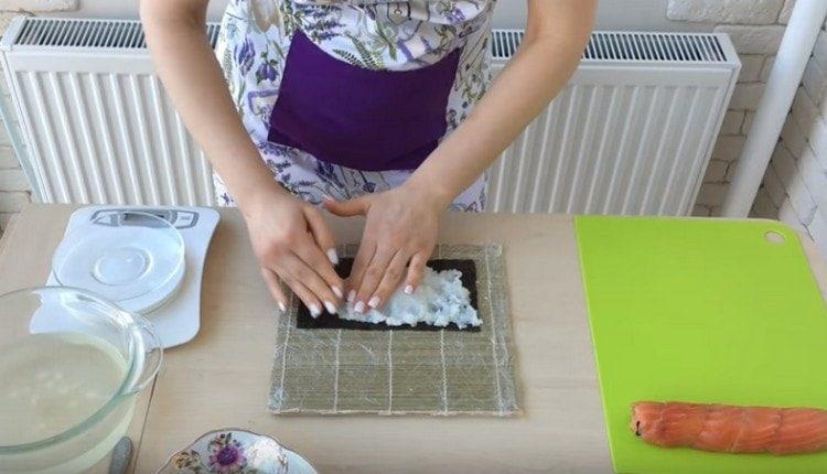 apply rice to the other half of the nori leaf.