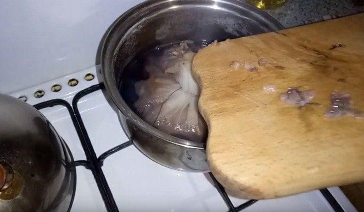 Finely chop the anchovies and add to the sauce.