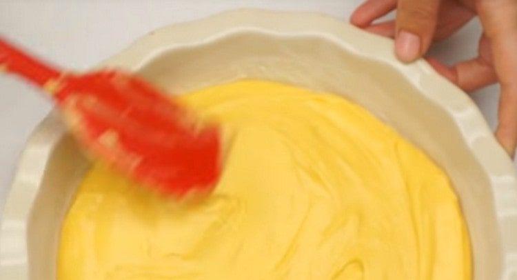 Pour the dough into a mold, distribute.