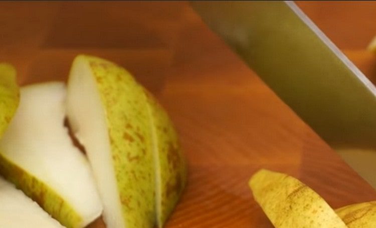 We cut each quarter of the pear into 3 parts.