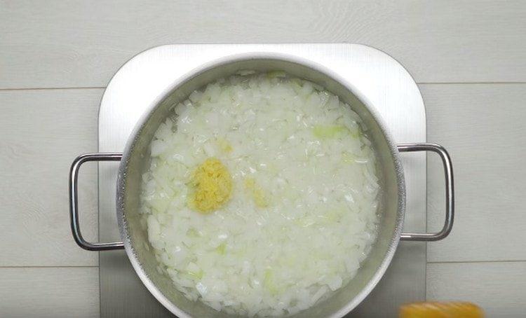 Add chopped garlic to the onion.