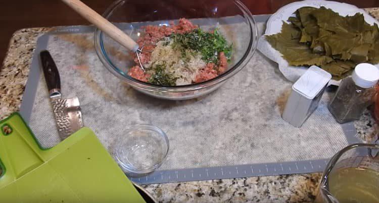 Add rice with vegetables to minced meat
