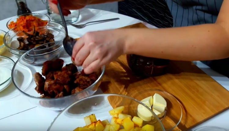 Add meat to the pot.