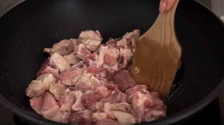 Fry meat in vegetable oil