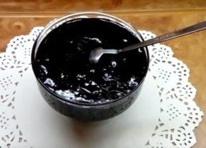 We prepare tasty blackcurrant jelly for the winter according to a step-by-step recipe with a photo.