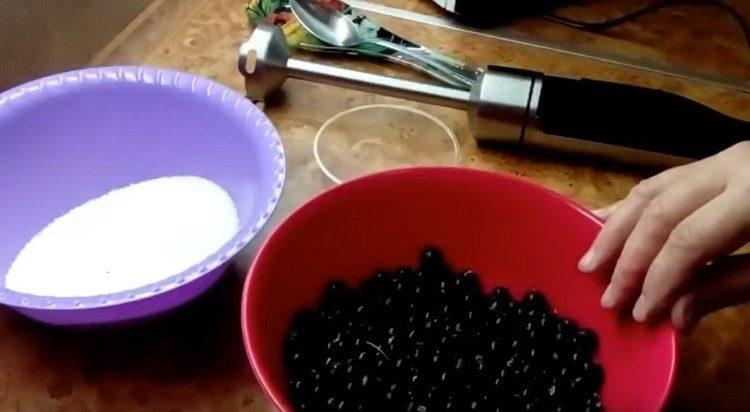 we wash the berries of black currant.