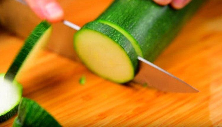 Zucchini is also cut into circles.
