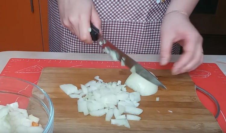 Finely chop the onion.