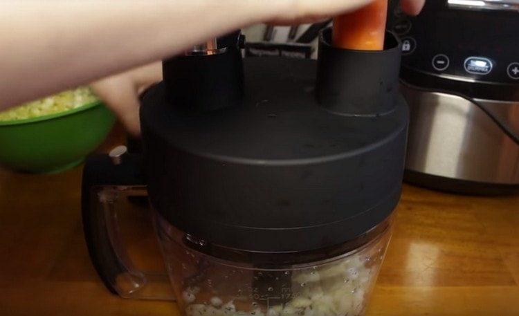 Chop the carrots and onions finely.