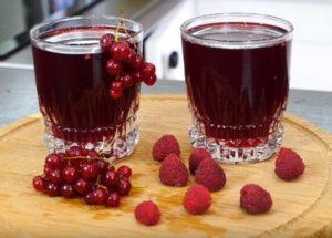 How to cook compote: selection of berries, proportions of sugar, winter setting.