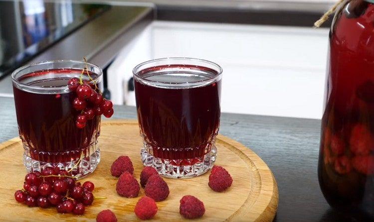 In we told how to cook compote.