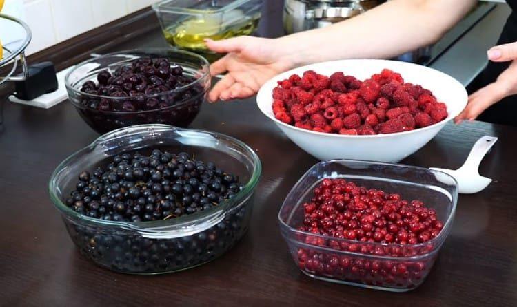 we sort out all the berries and wash well.
