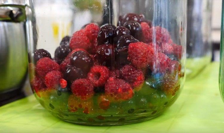 fill the banks with berries by a third.