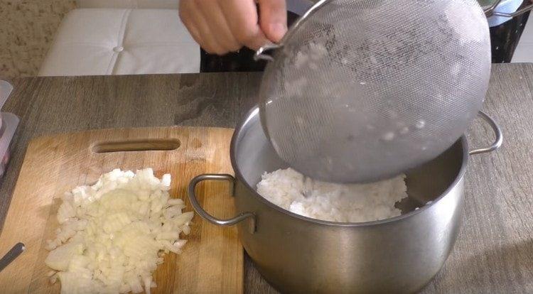We discard the rice in a colander, then transfer it to a capacious container.