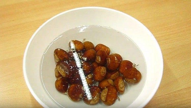 Soaked prepared chestnuts in salted water.