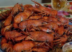 How to cook crayfish at home correctly: a detailed recipe with step by step photos.