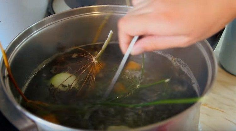 Cooking brine for cooking crayfish.